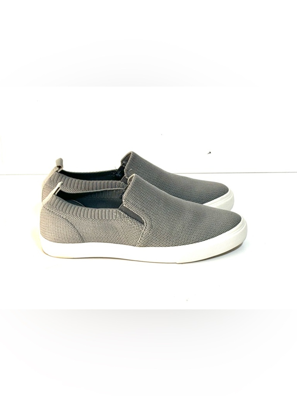 Natural Reflections Gray Knit Slip-On Loafers